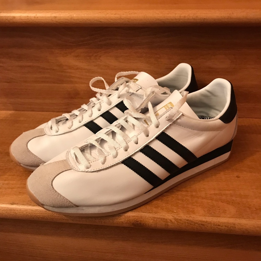 Adidas Cross Country Size 12 men’s. Hardly worn, like new. Smoke free home.